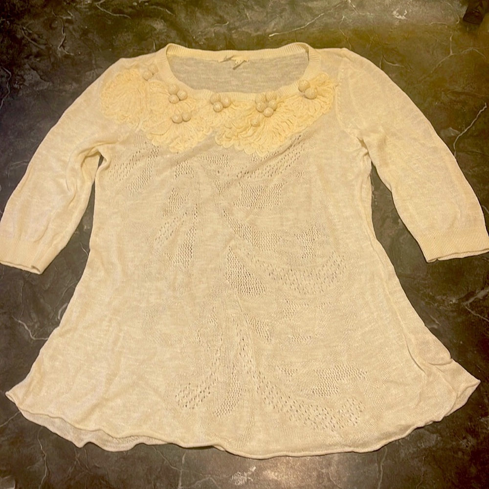 Beautiful details, size small Floreat top